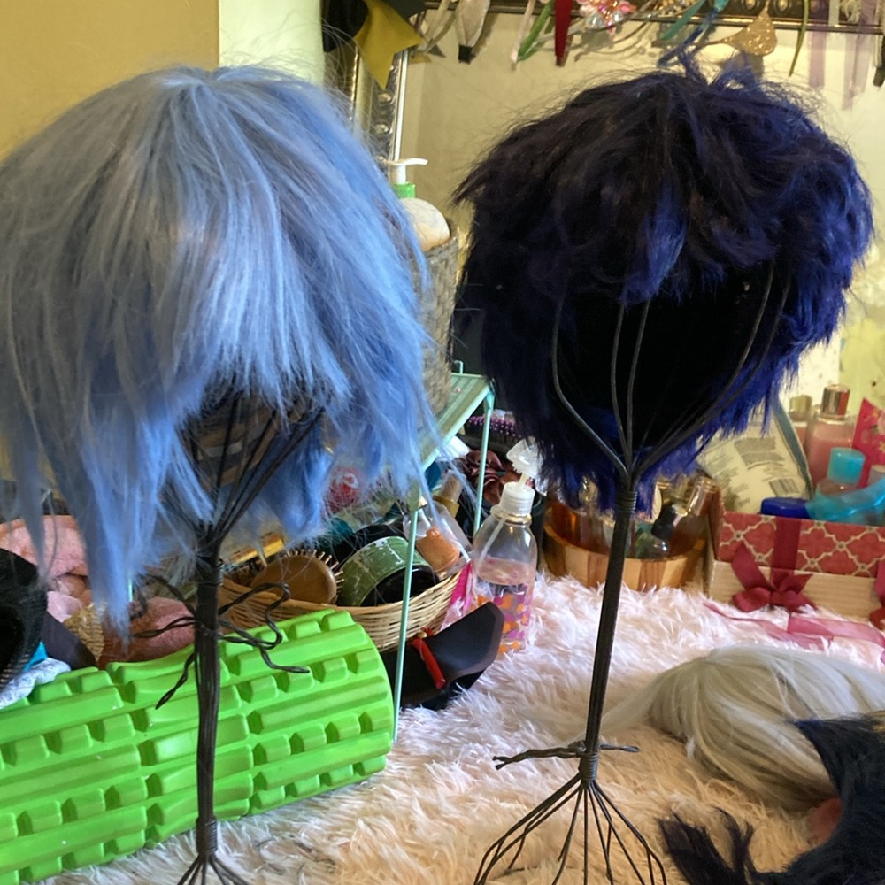 19 Assorted Wigs!!! Scroll To See All Of Them - image 4
